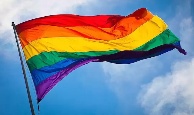 "Cầu vồng lục sắc" bị chỉ trích là chiến lược của Facebook