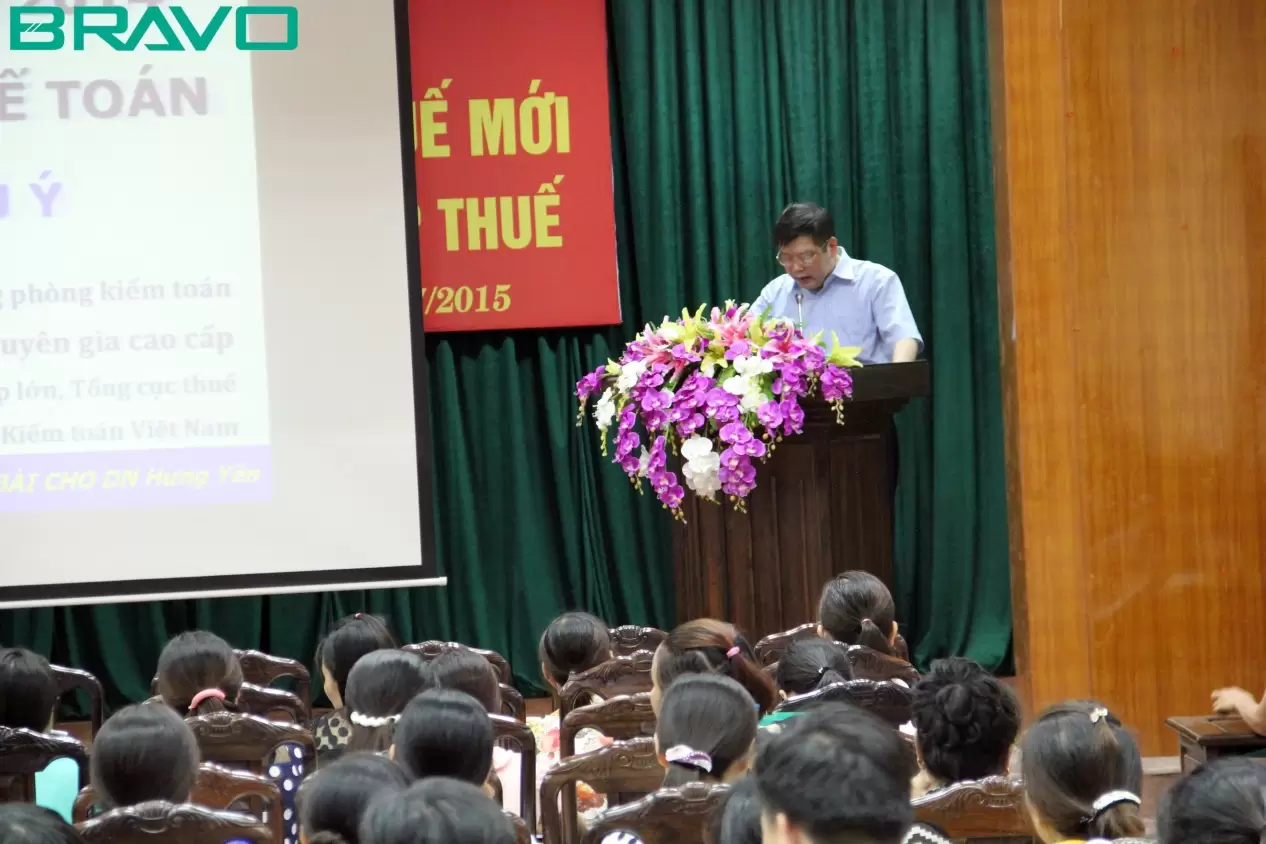 Ông Chử Mạnh Hoan - đại diện công ty Kiểm Toán Vaco khai mạc buổi tập huấn