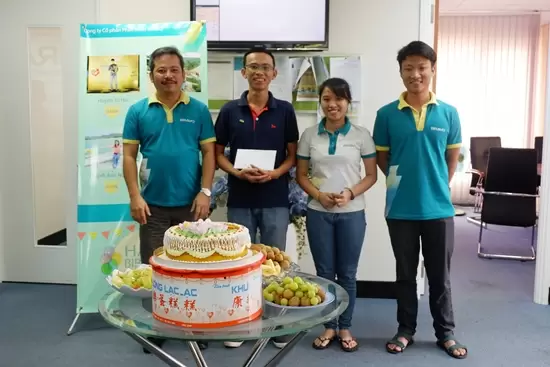 CBNV vui mừng đón nhận những phần thưởng và tình cảm được gửi tới từ các đồng nghiệp