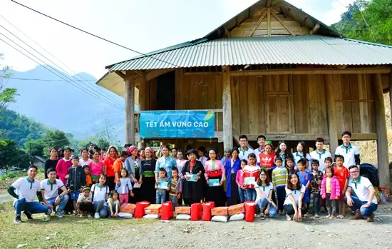 Vượt đường xa cùng BRAVO HN mang “Tết ấm vùng cao” tới xóm Nhạp