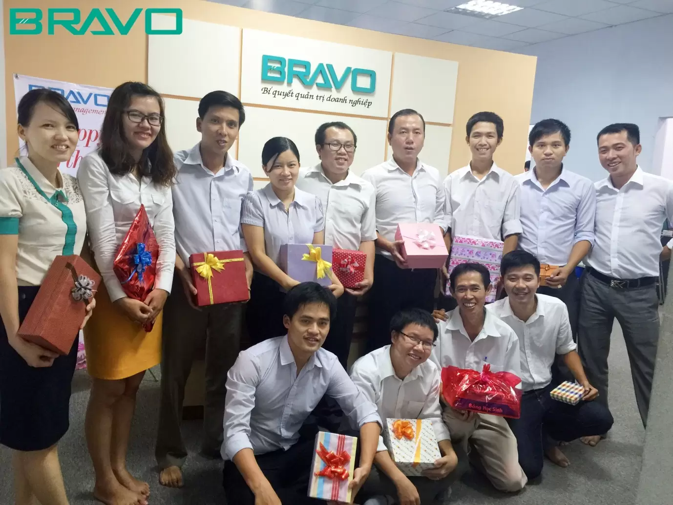 Quà từ đầu cầu Đà Nẵng cầu kỳ và trang trọng