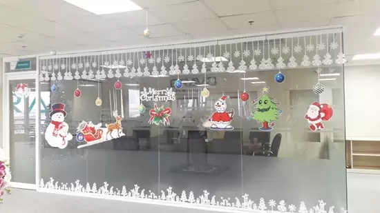 Hình dán ngộ nghĩnh thêm phần vui tươi cho văn phòng