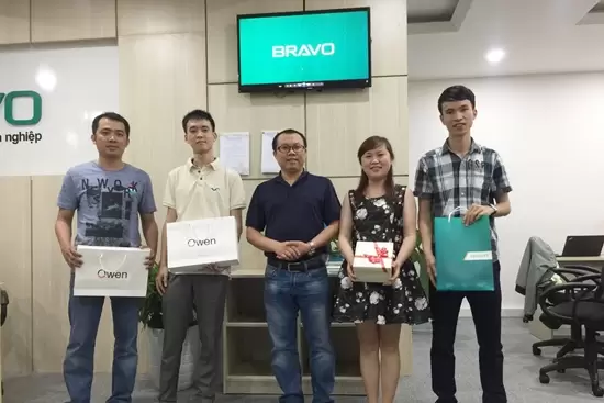 Trao cúp NVXS tháng 2 và chúc mừng sinh nhật tháng 3