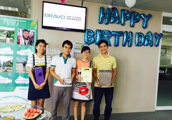 BRAVO Đà Nẵng trao cup Nhân viên xuất sắc và mừng sinh nhật tháng 10