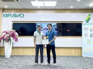 Trao cúp Nhân viên xuất sắc tháng 10