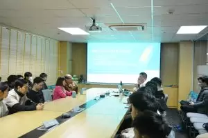 Sinh viên được chia thành hai lớp đến giao lưu và tham quan doanh nghiệp trong 2 ngày (Từ 06/12/2022- 07/12/2022)