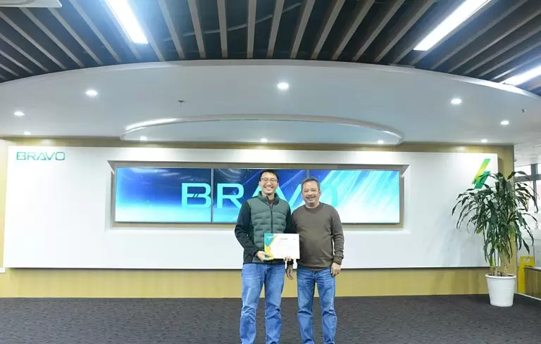 Biểu dương thành tích và trao khen thưởng nóng tới NVKD