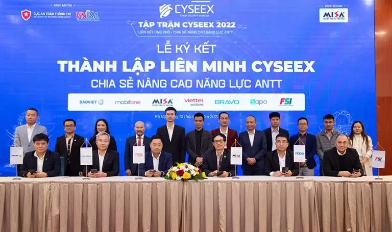 Ông Ngô Đình Hải – GĐ Công nghệ BRAVO (thứ 2 từ trái sang) tham gia ký kết thành lập Liên minh CYSEEX