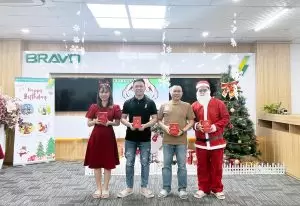 Ông già Noel BRAVO trao quà tới các CBNV
