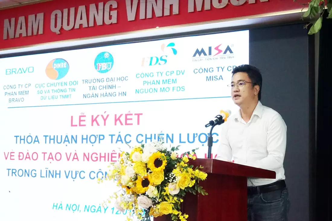 Anh Ninh Ngọc Hiếu - Trưởng phòng Kỹ thuật Triển khai 3 phát biểu tại lễ ký kết thỏa thuận hợp tác ngày 12/01/2023