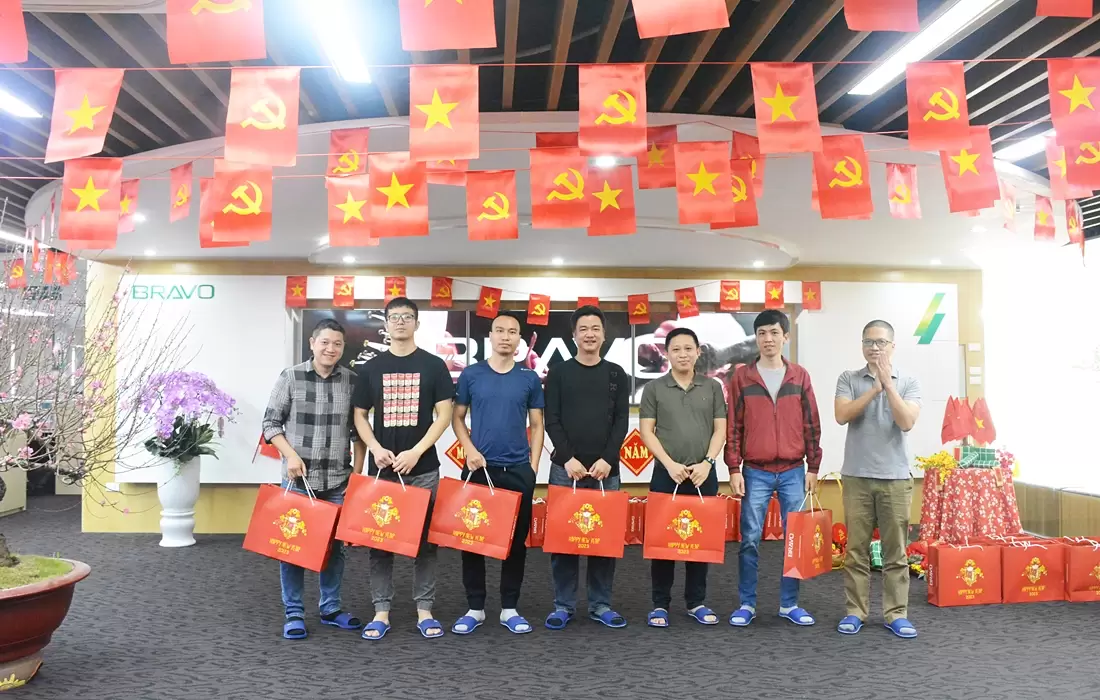 Trao quà Tết khối Kỹ thuật dịp Xuân Quý Mão 2023