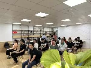 CBNV BRAVO HCM chờ đến lượt tư vấn khám và lấy mẫu xét nghiệm