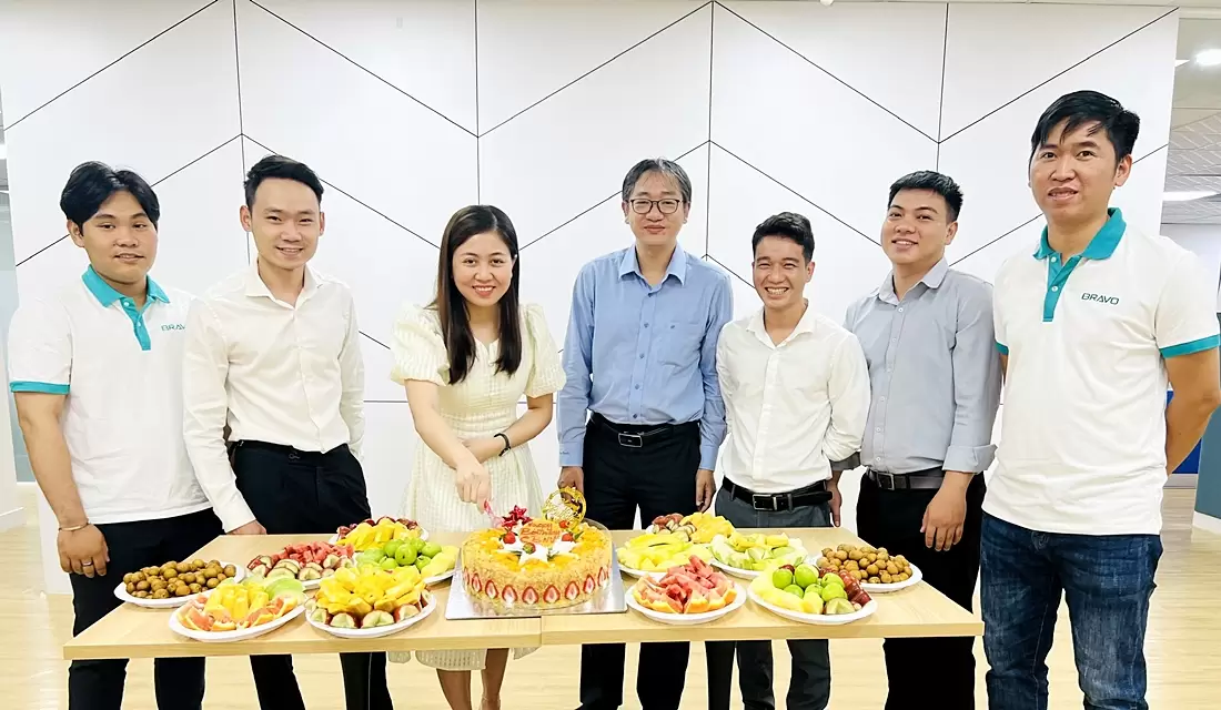 CBNV cắt bánh sinh nhật tháng 3/2023