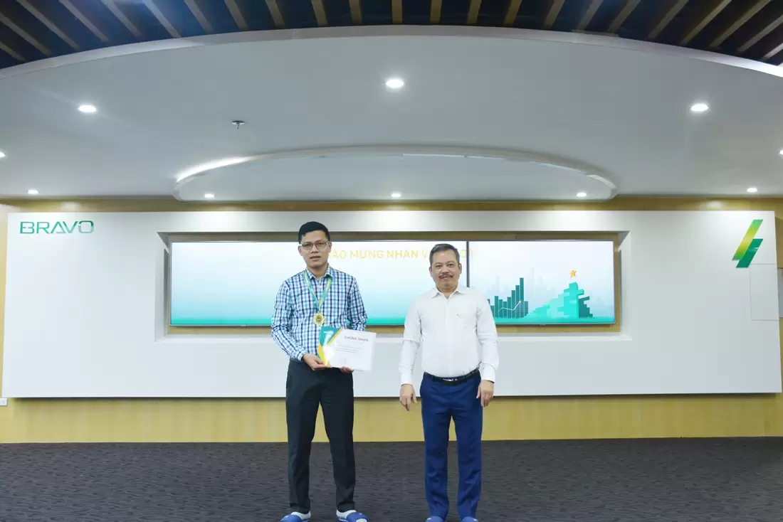 Thưởng nóng ký kết với Công ty Hợp Lực