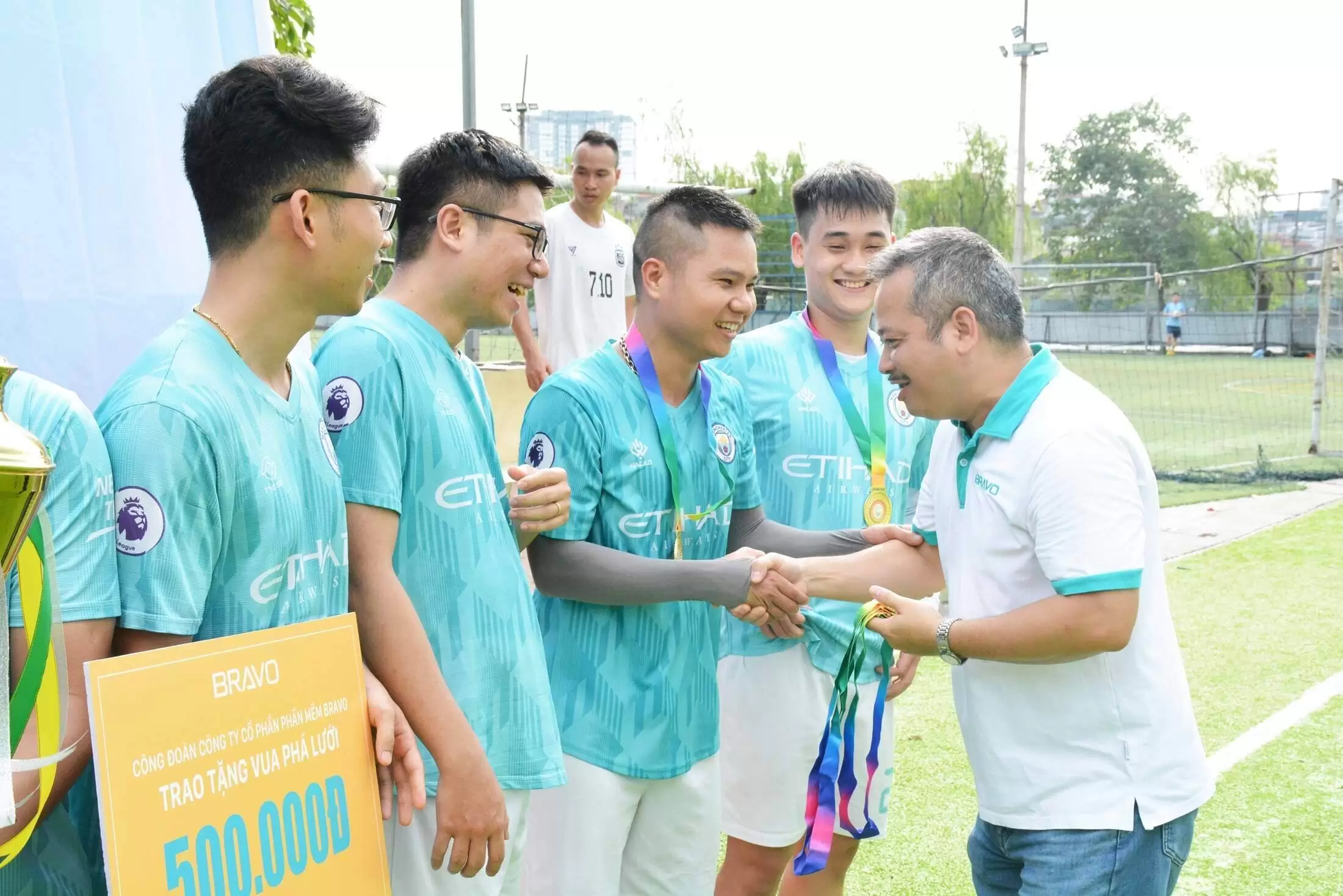 Trao huy chương BRAVO Cup HN 2023
