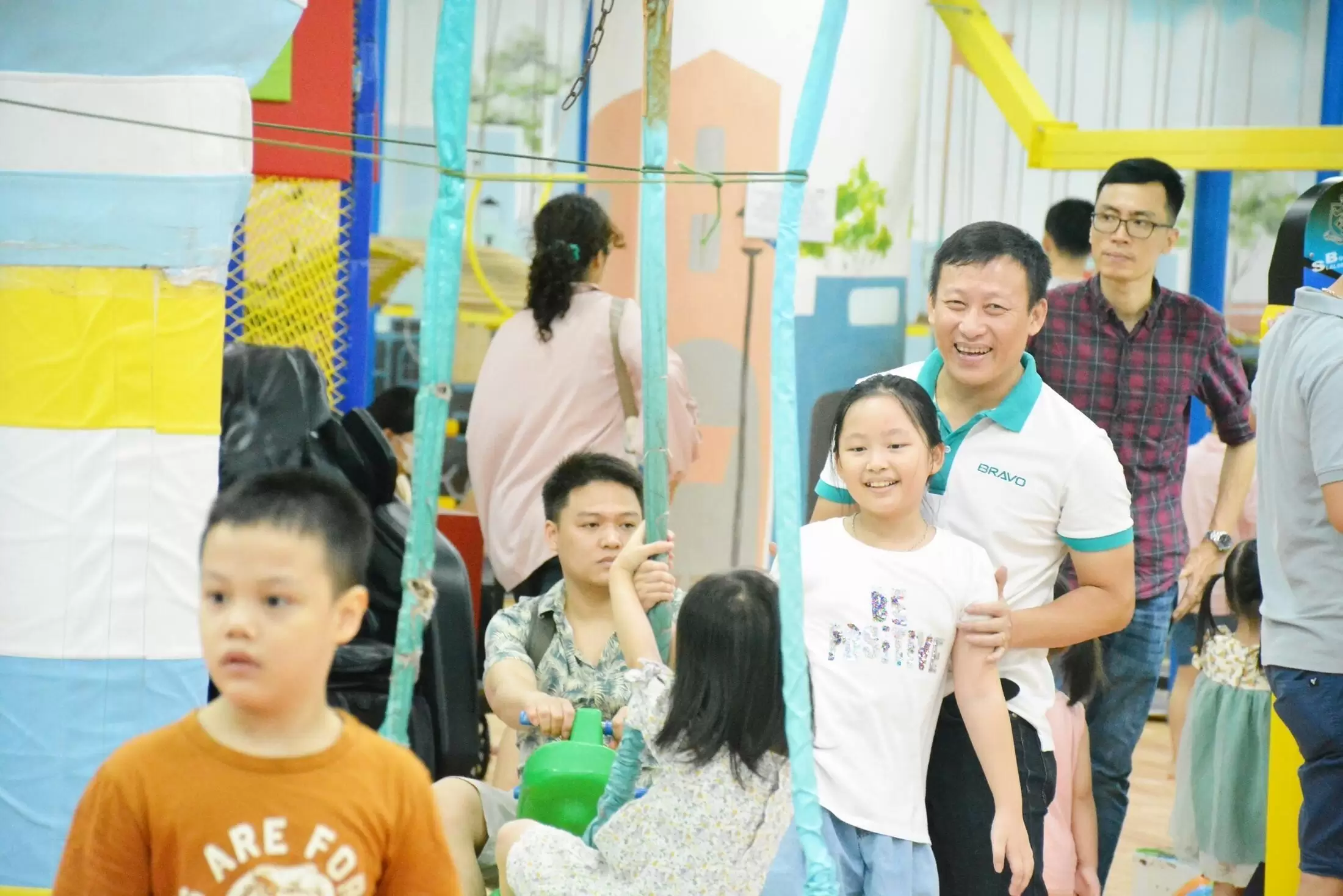 Thời gian ý nghĩa bên các con nhân ngày quốc tế thiếu nhi