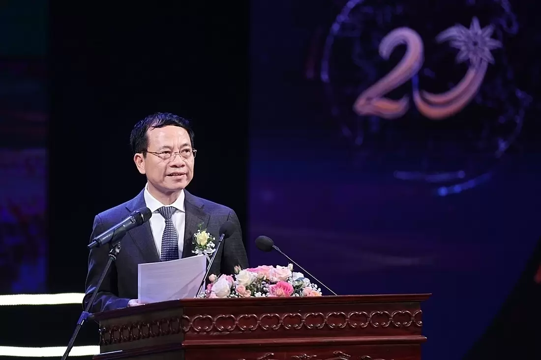 Bộ trưởng Bộ TT&TT Nguyễn Mạnh Hùng chúc mừng 20 năm Sao Khuê