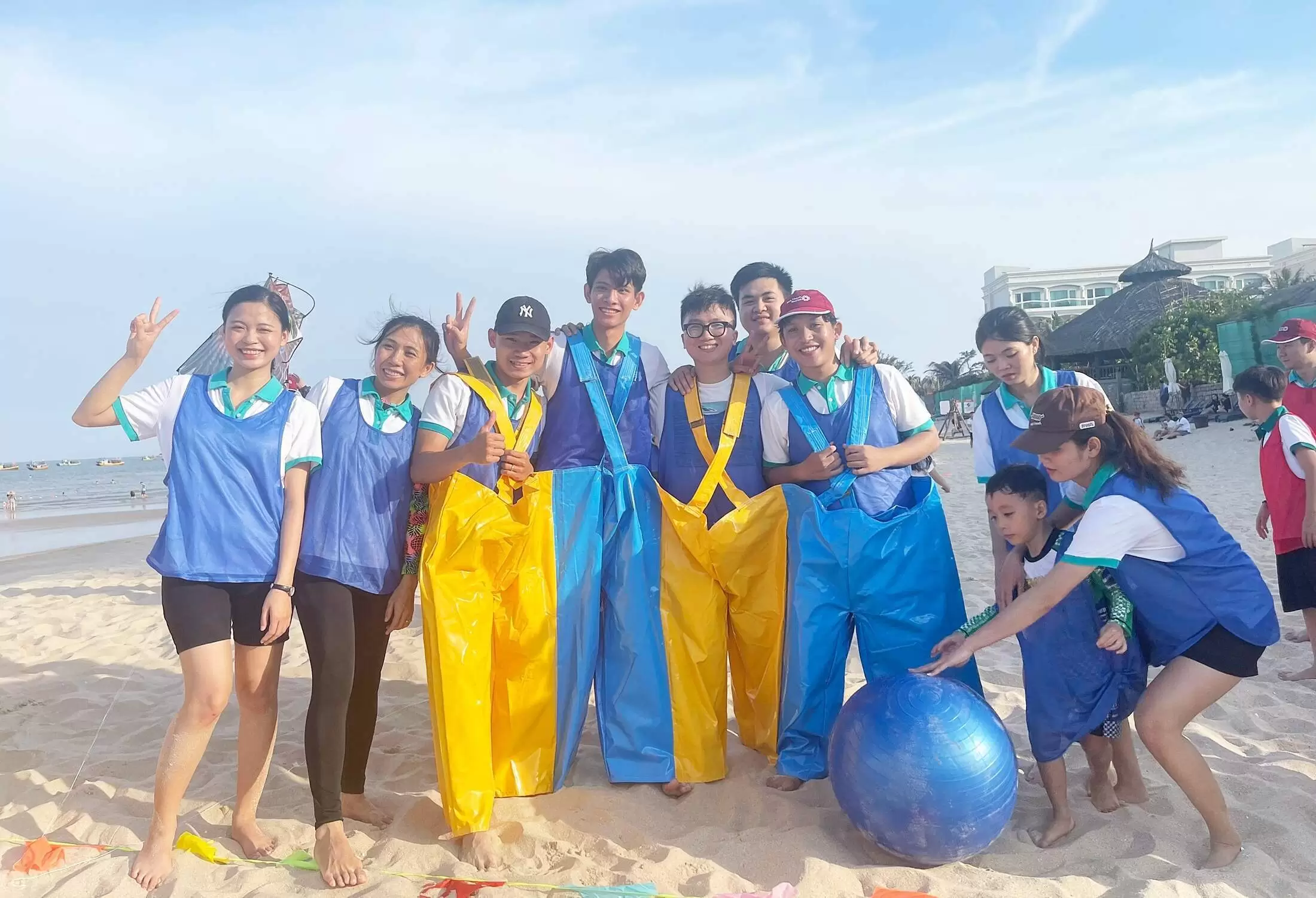 Những phần thi "khó đỡ" đem lại nhiều tiếng cười trong chương trình Teambuilding BRAVO 2023