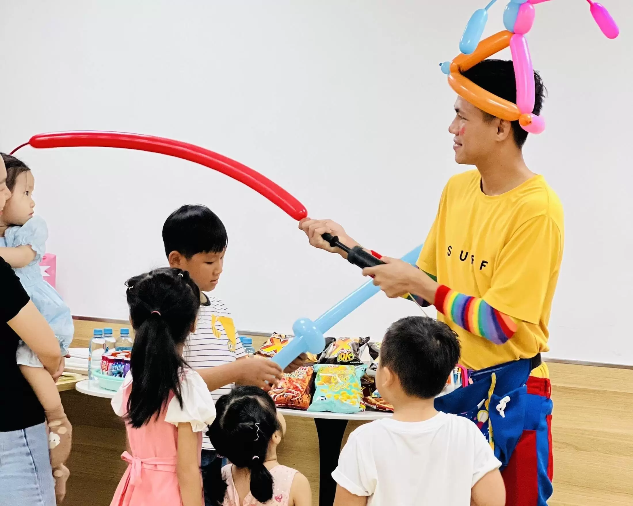 Chú hề bong bóng tại chương trình 1/6 BRAVO HCM