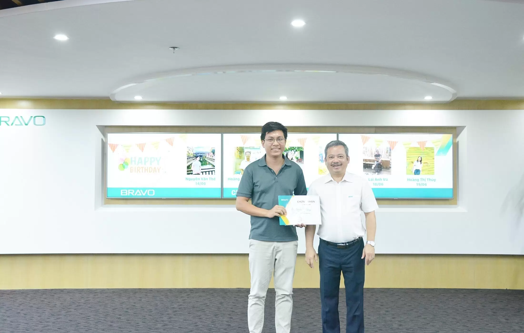 Thưởng nóng giới thiệu nhân sự phòng Công nghệ