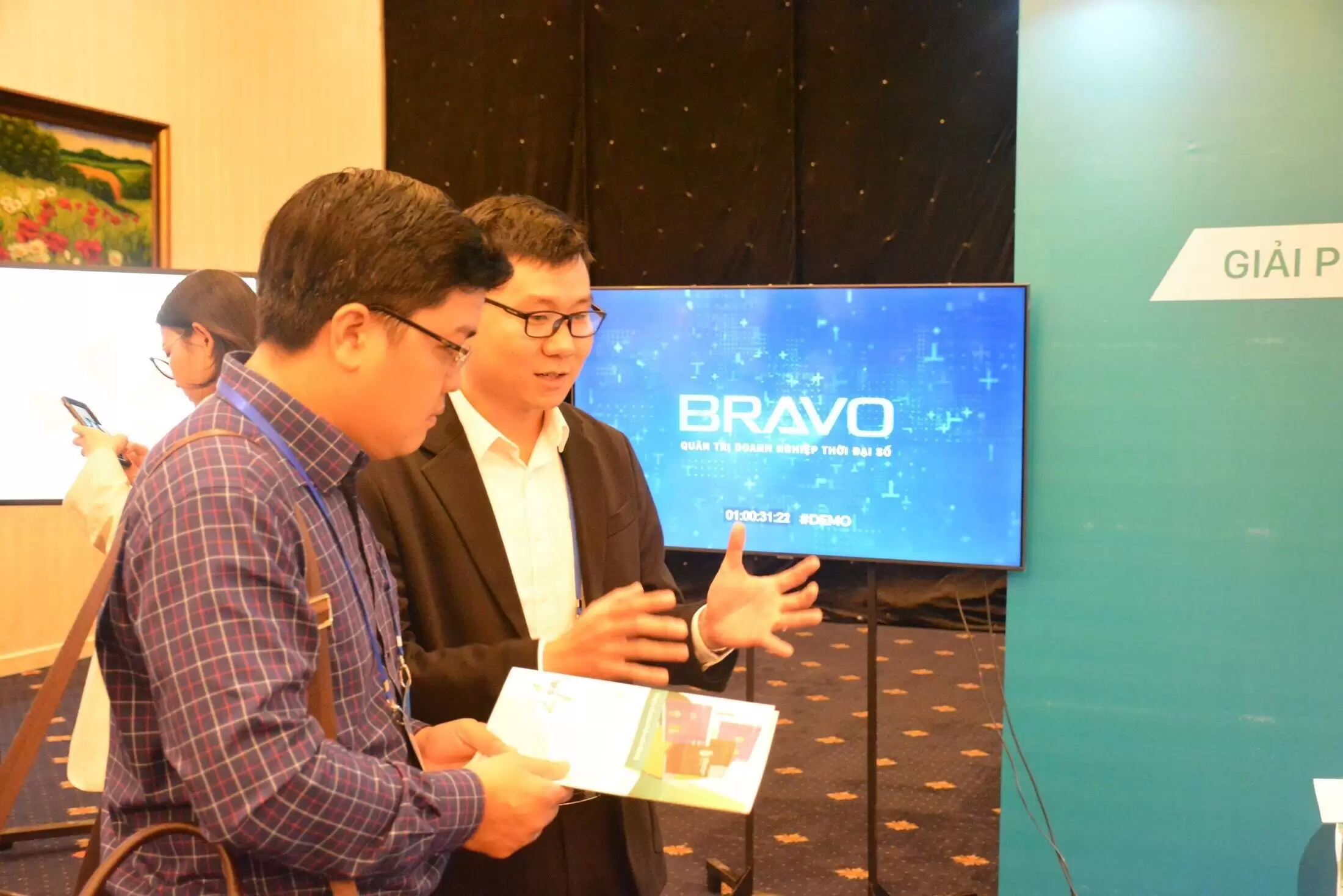 Giới thiệu với khách hàng về sản phẩm BRAVO