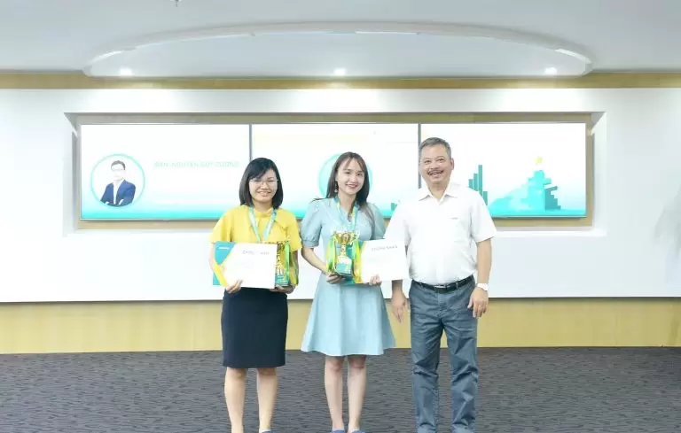 BRAVO HN trao Cúp NVXS tháng 6/2023