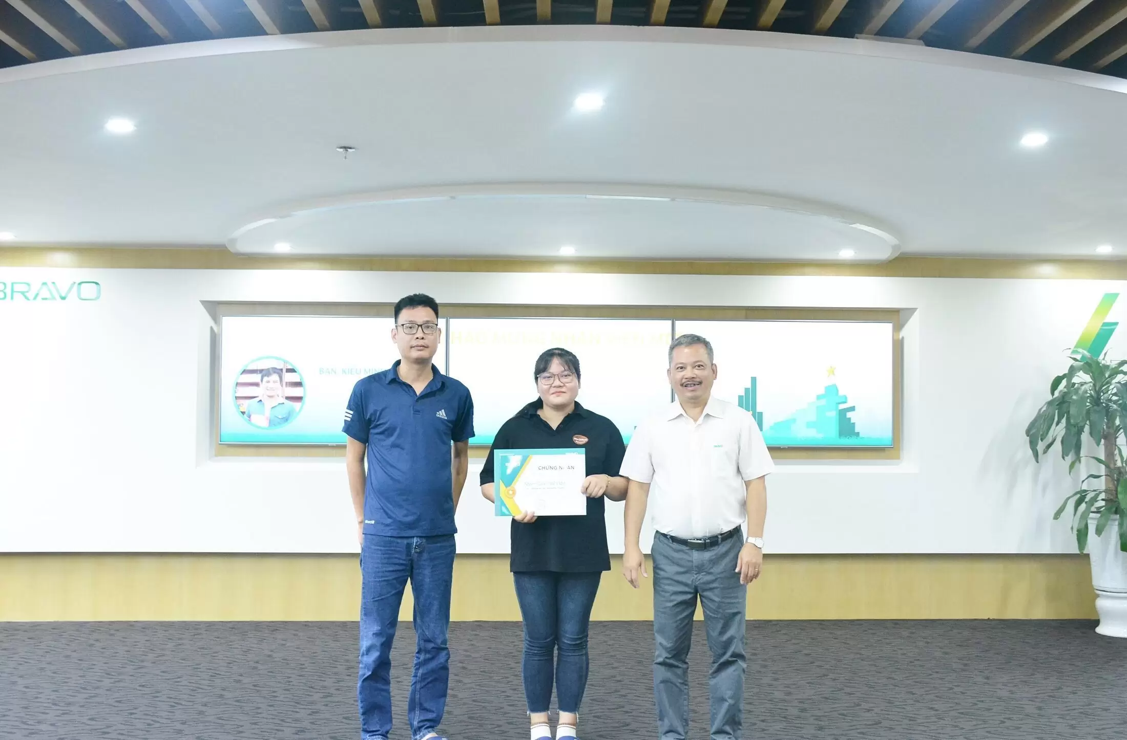 Thưởng nóng CBNV Bảo hành phụ trách hợp đồng Công ty Chế tạo Cơ khí Hòa Phát tháng 6/2023