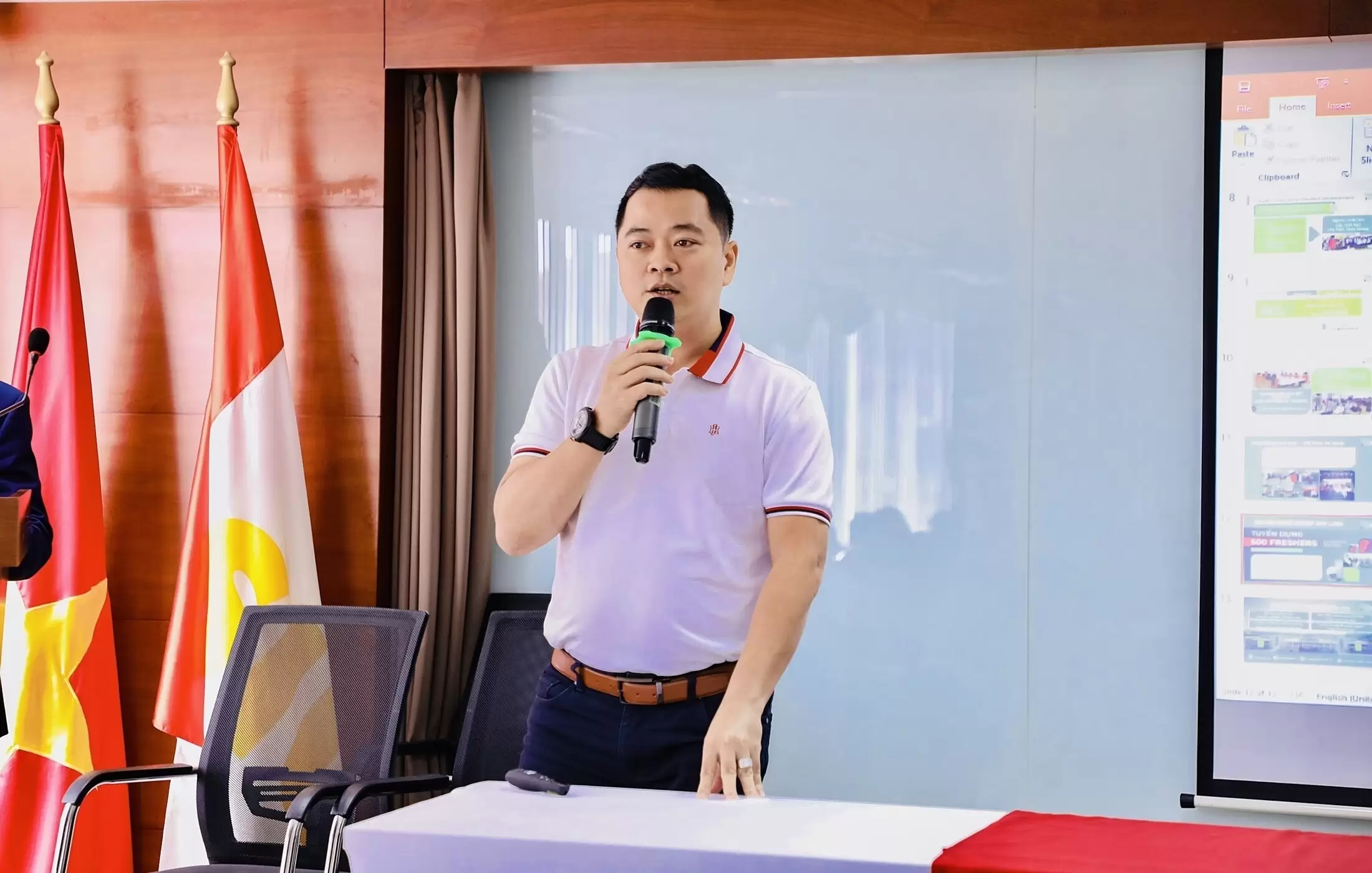 Đại diện BRAVO HCM chia sẻ tại chương trình Chào tân sinh viên