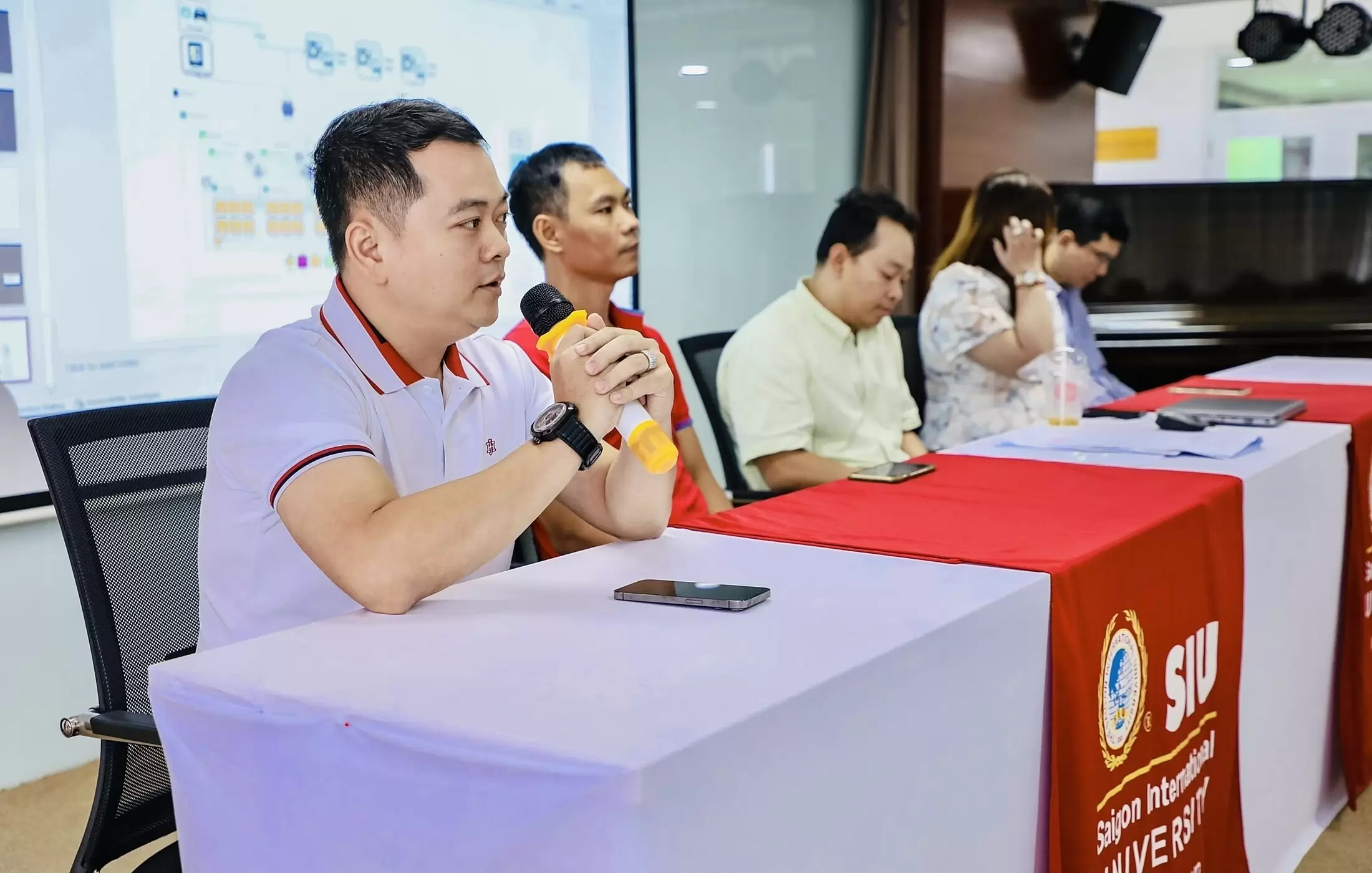 BRAVO tư vấn cho sinh viên Khoa Kỹ thuật Khoa học Máy tính