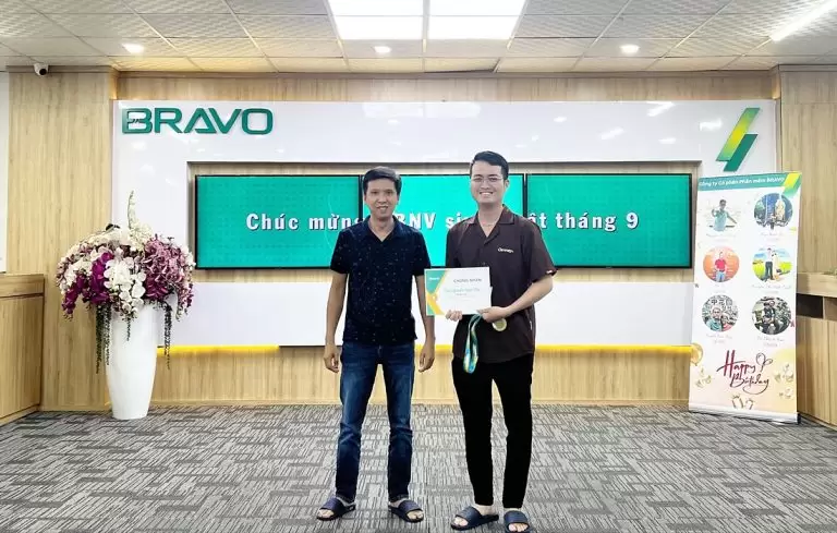 BRAVO ĐN Trao cúp NVXS tháng 8