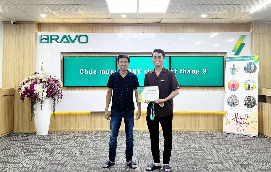 BRAVO ĐN Trao cúp NVXS tháng 8