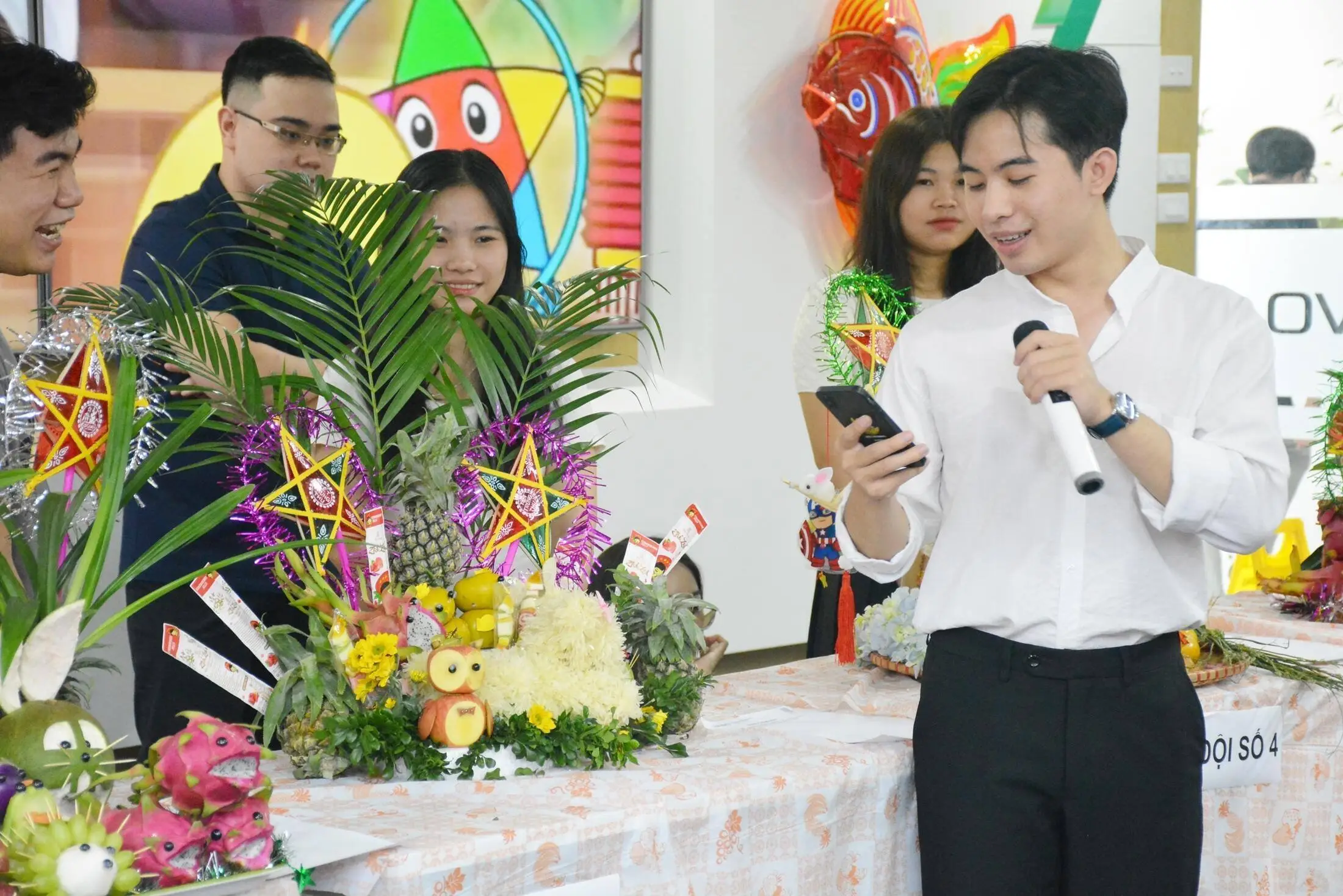 Đội “BH – Be Happy” thuyết trình 