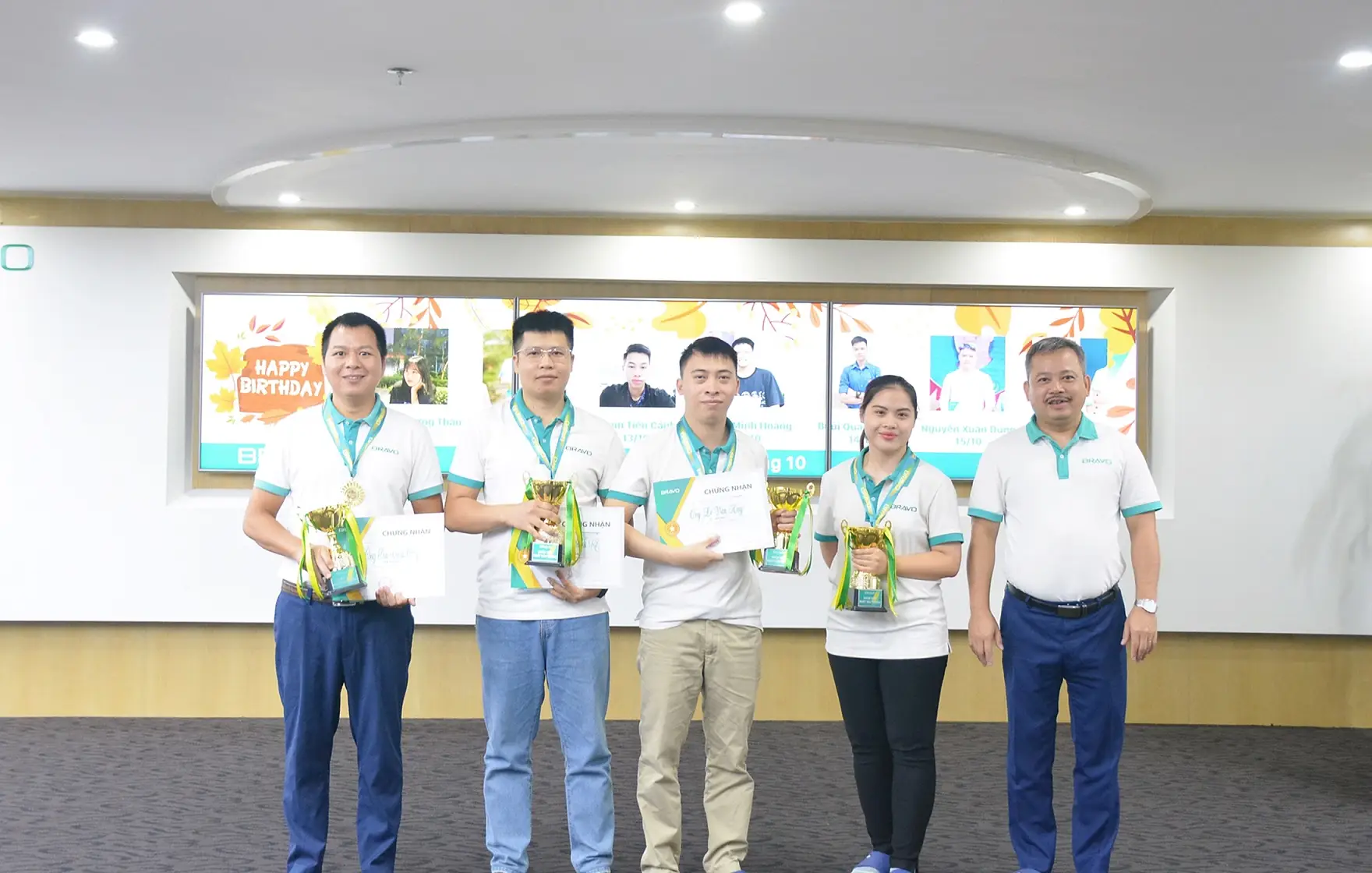 Trao cúp NVXS tháng 9 BRAVO HN