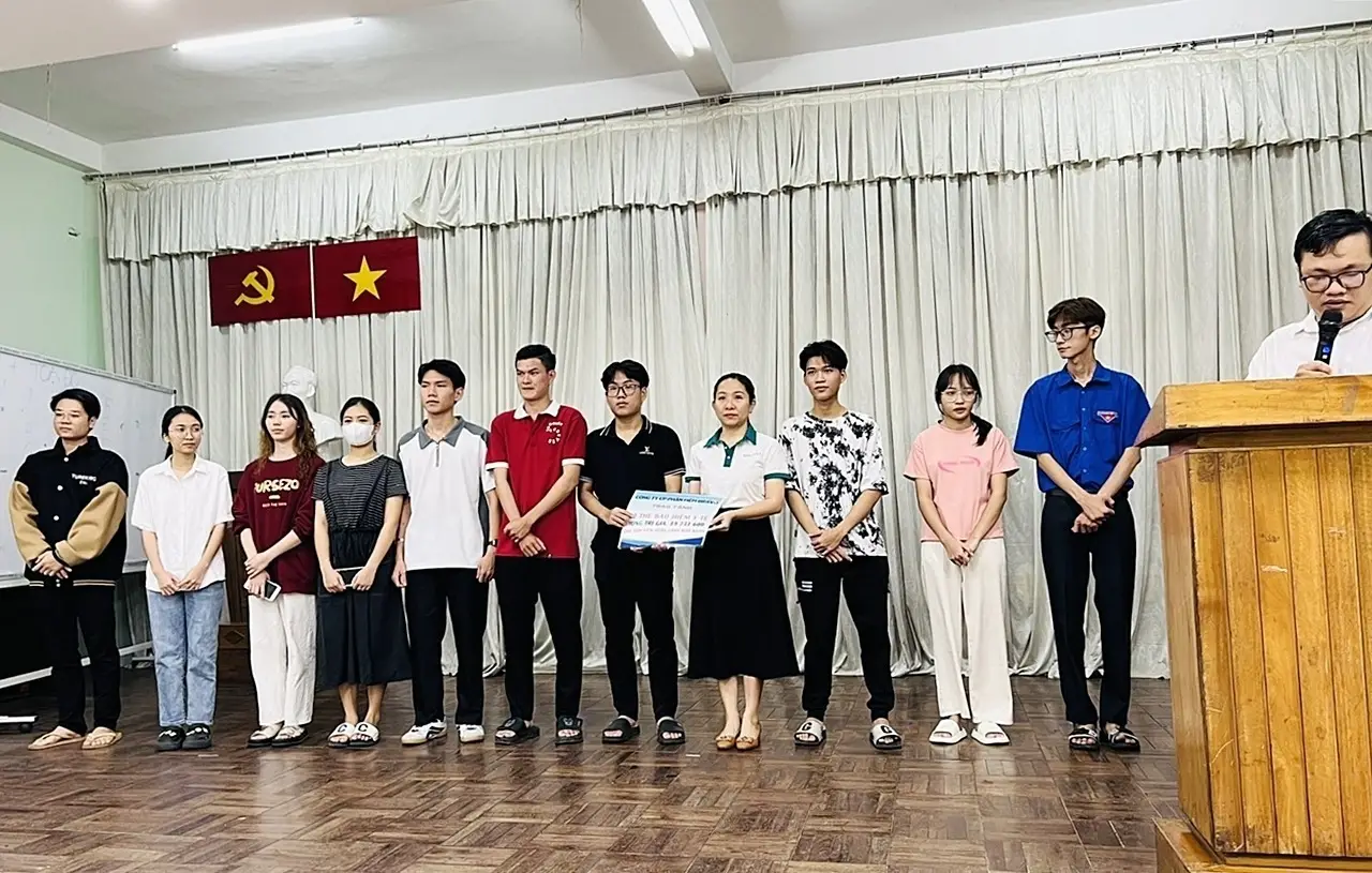 BRAVO HCM trao tặng BHYT cho sinh viên ĐH Sư Phạm 