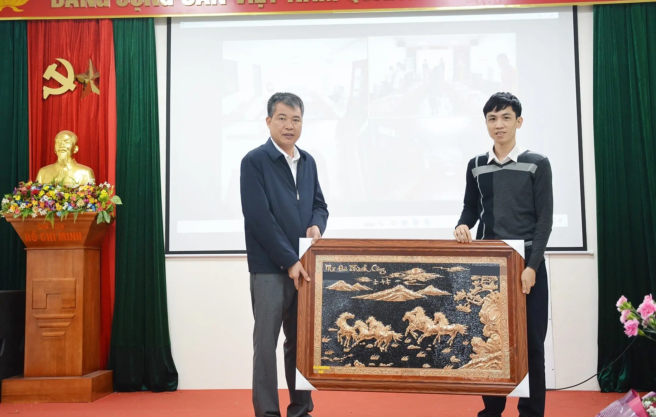 BRAVO gửi tặng món quà cảm ơn tới Công ty CP Keo dán Đức Anh