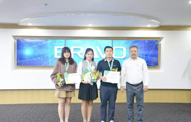 Trao cúp NVXS BRAVO HN tháng 11/2023