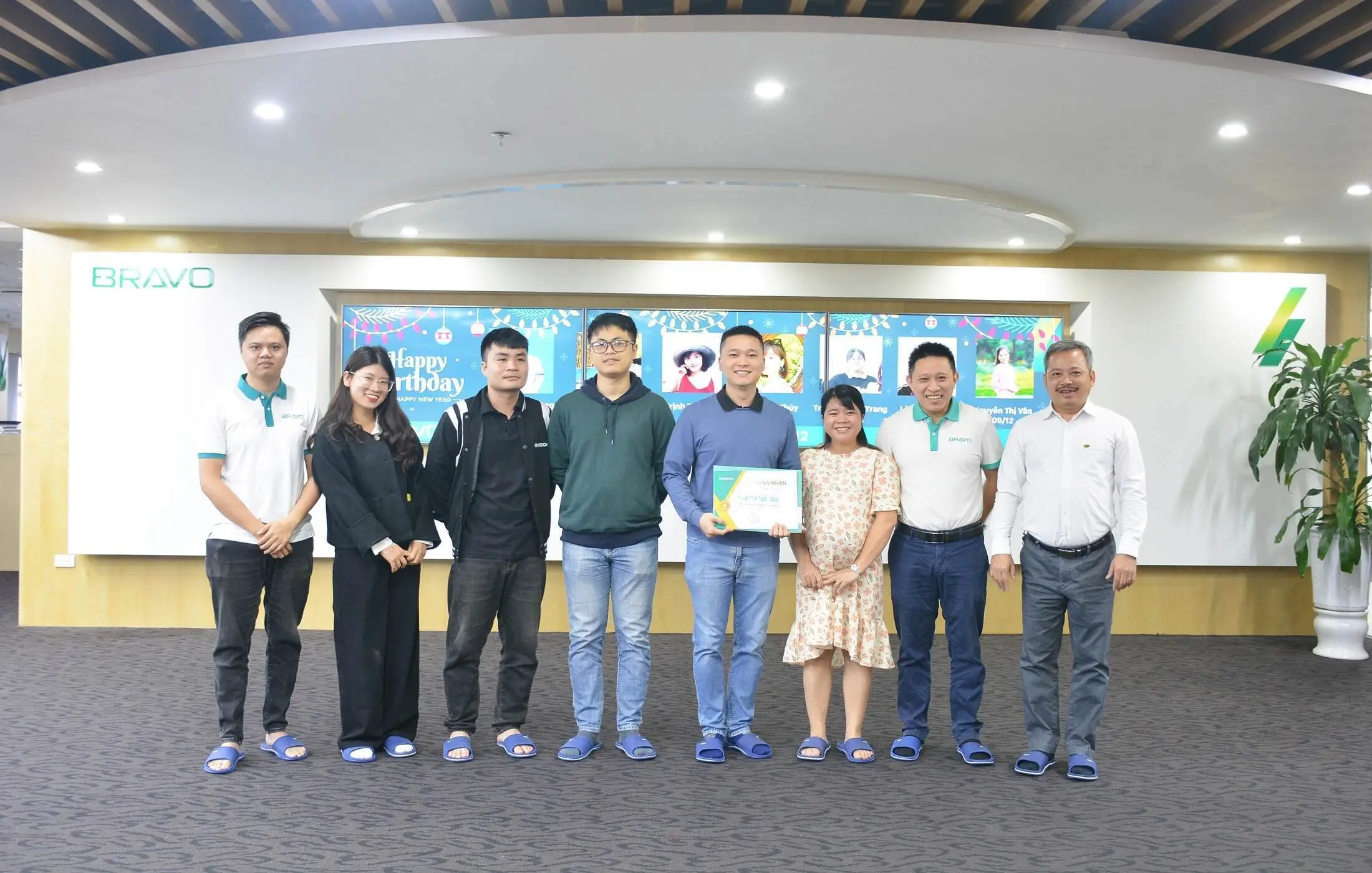 Thưởng nóng nhóm triển khai BRAVO 8R3 cho Tổng Công ty Hàng không Việt Nam