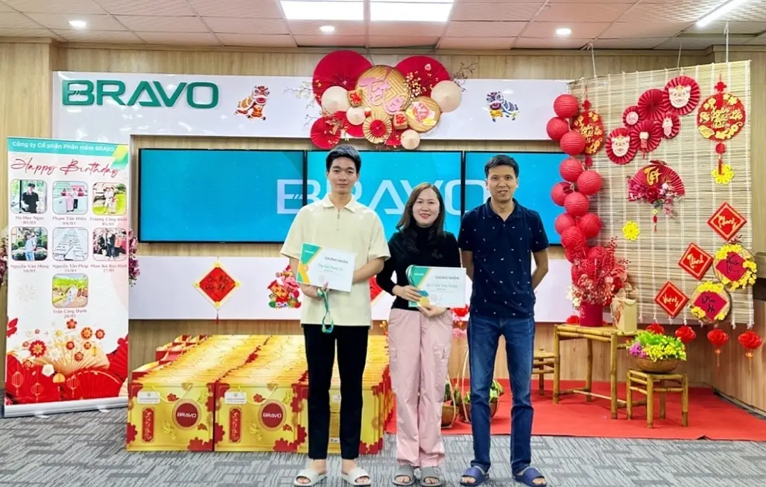 BRAVO ĐN trao cúp NVXS tháng 12/2023