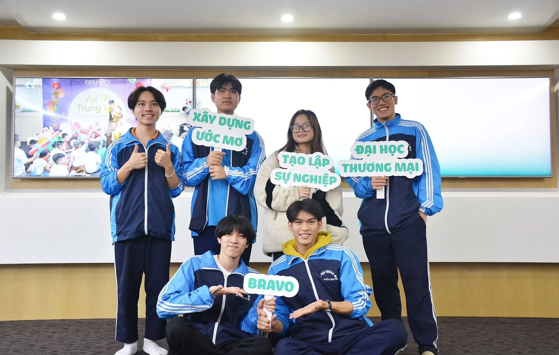 Sinh viên ĐH Thương Mại hào hứng trải nghiệm thực tế tại doanh nghiệp ngày 18/1/2024