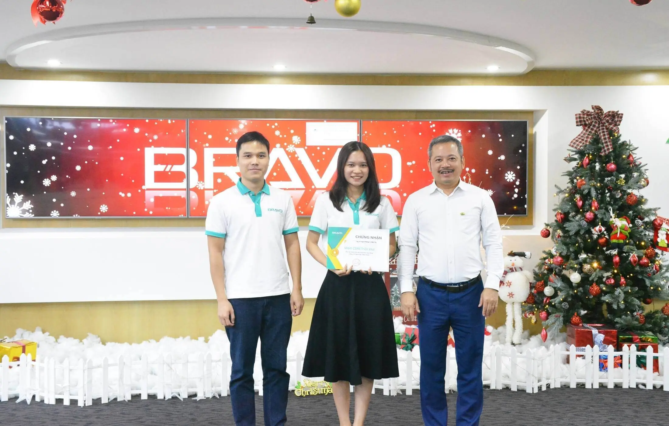 Khen thưởng triển khai BRAVO ERP tại Dệt Vĩnh Phúc