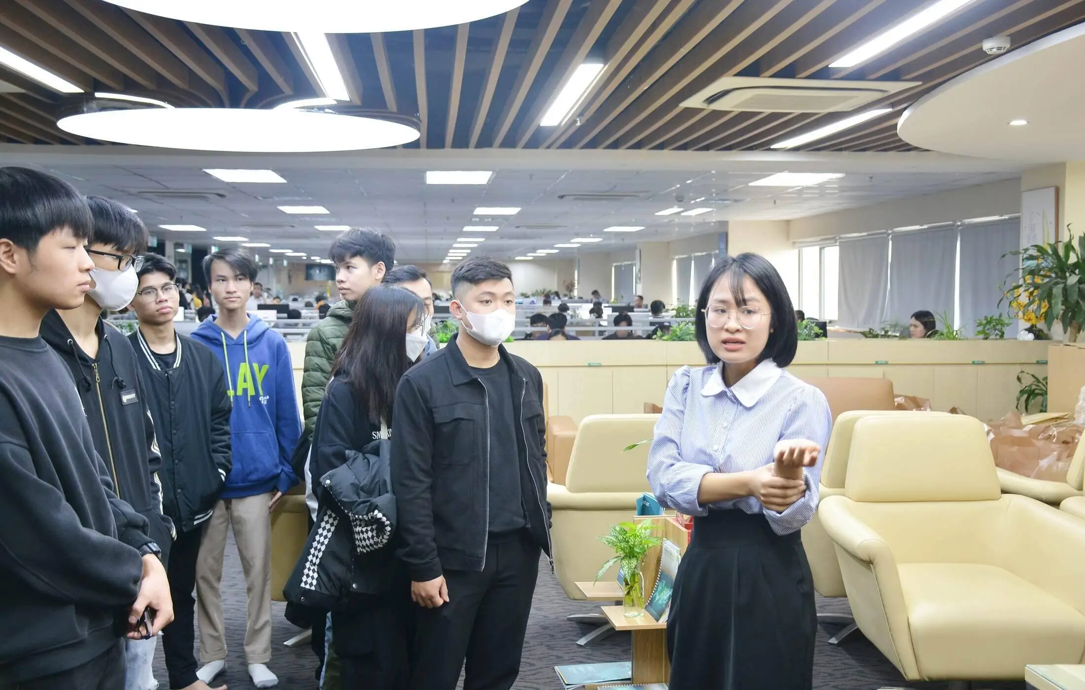 Sinh viên tham quan doanh nghiệp ngày 17/1/2024