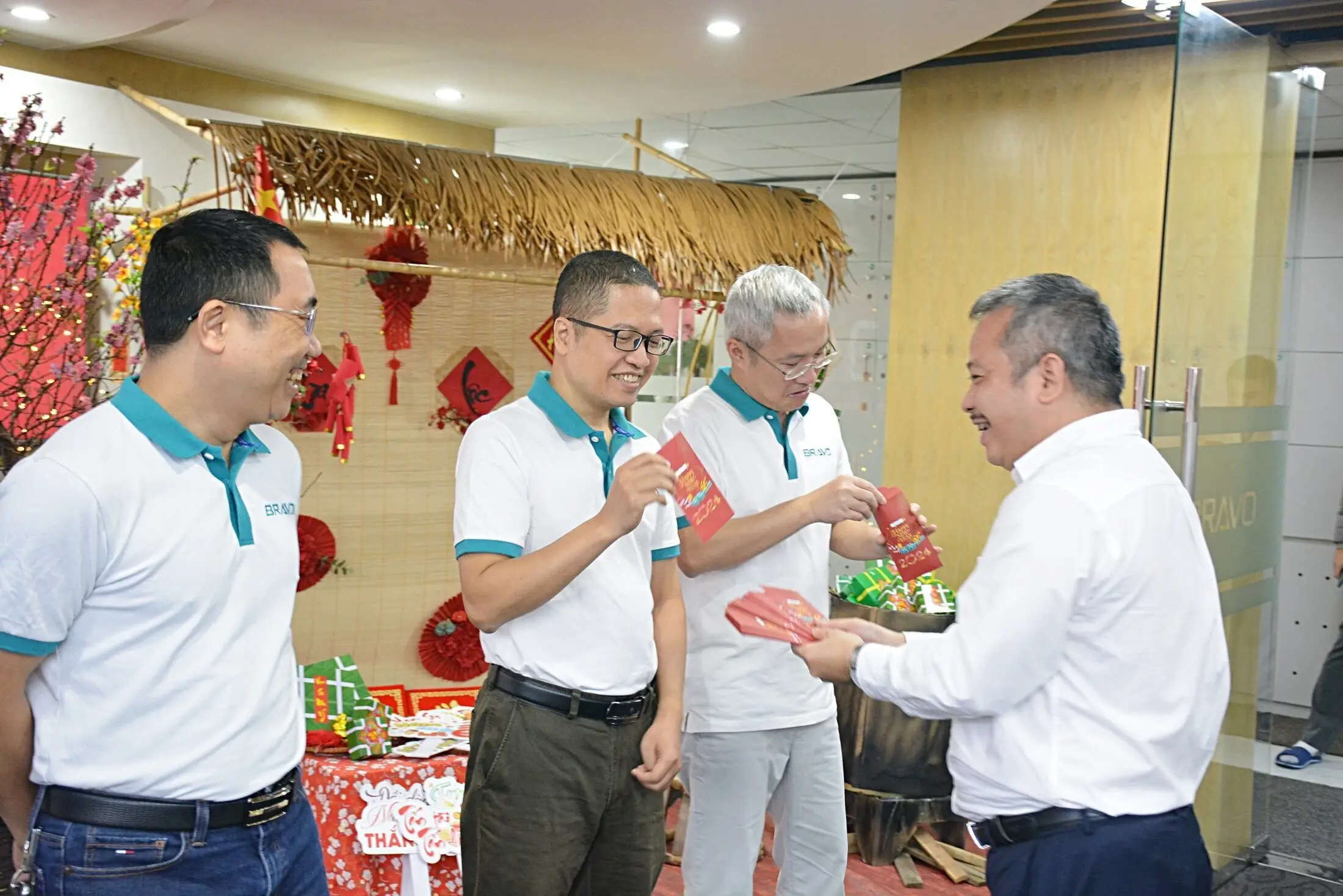 Lì xì khai xuân 2024 tại BRAVO HN