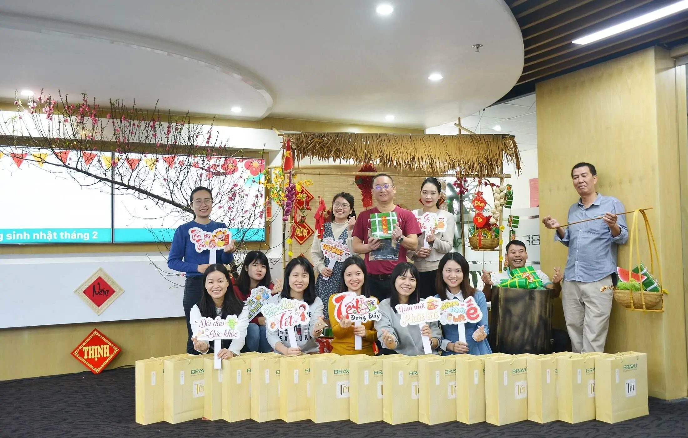 Không khí chúc Tết 2024 rộn ràng khắp BRAVO HN