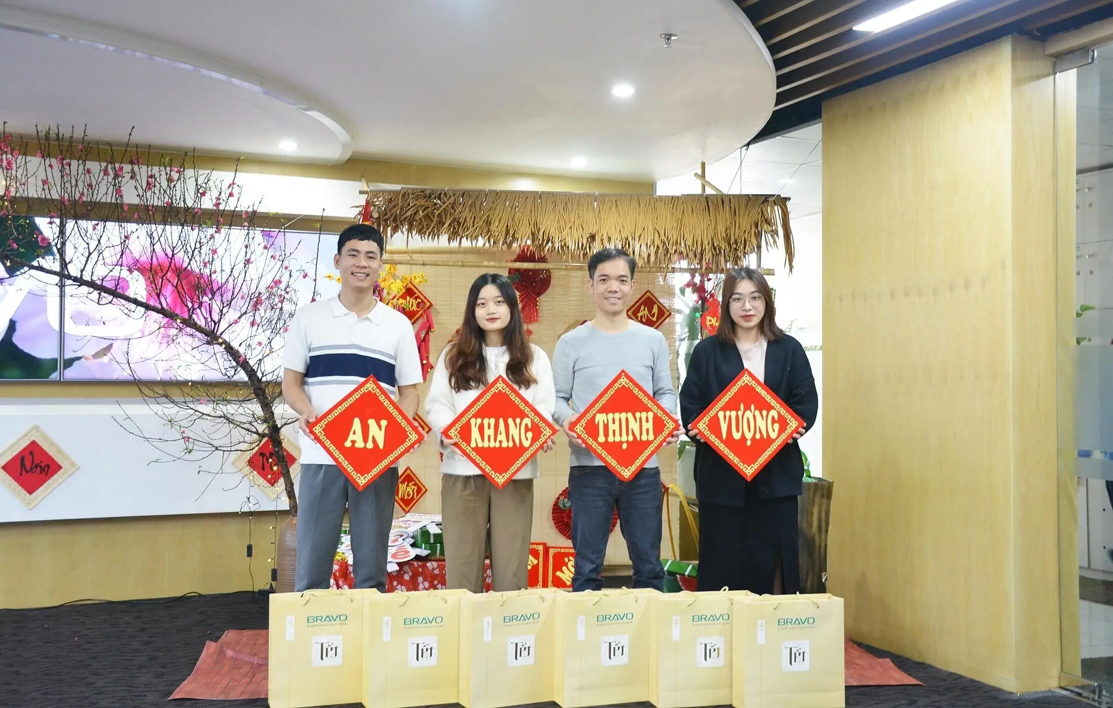 Phòng Tư vấn Giải pháp nhận quà Tết 2024