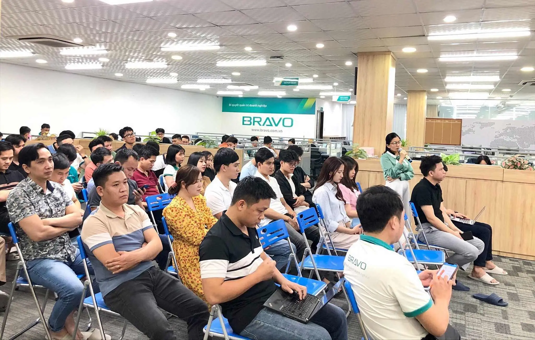 Các CBNV BRAVO ĐN đóng góp ý kiến về chế độ công đoàn năm 2024