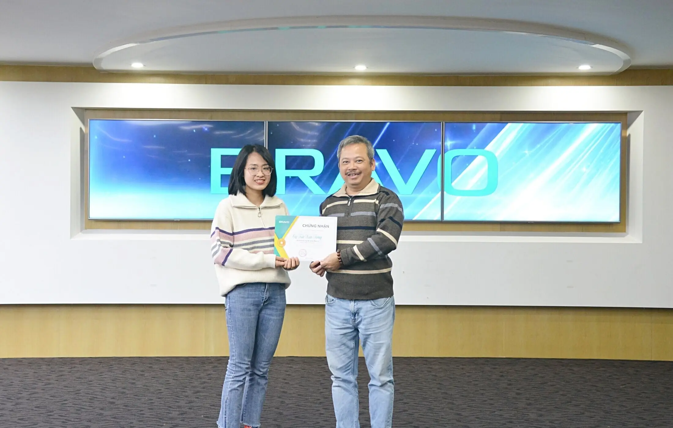 Khen thưởng nóng Kinh doanh ký kết hợp đồng với Công ty TNHH L's Place