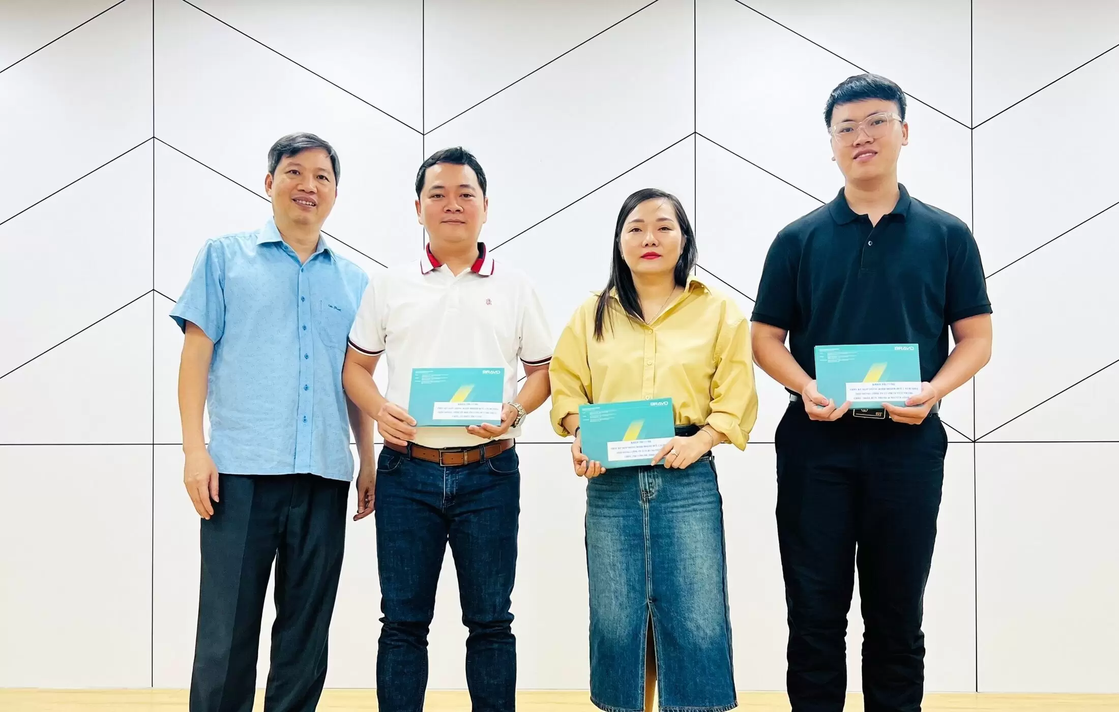 Khen thưởng quý I/2024 khối Kinh doanh BRAVO HCM