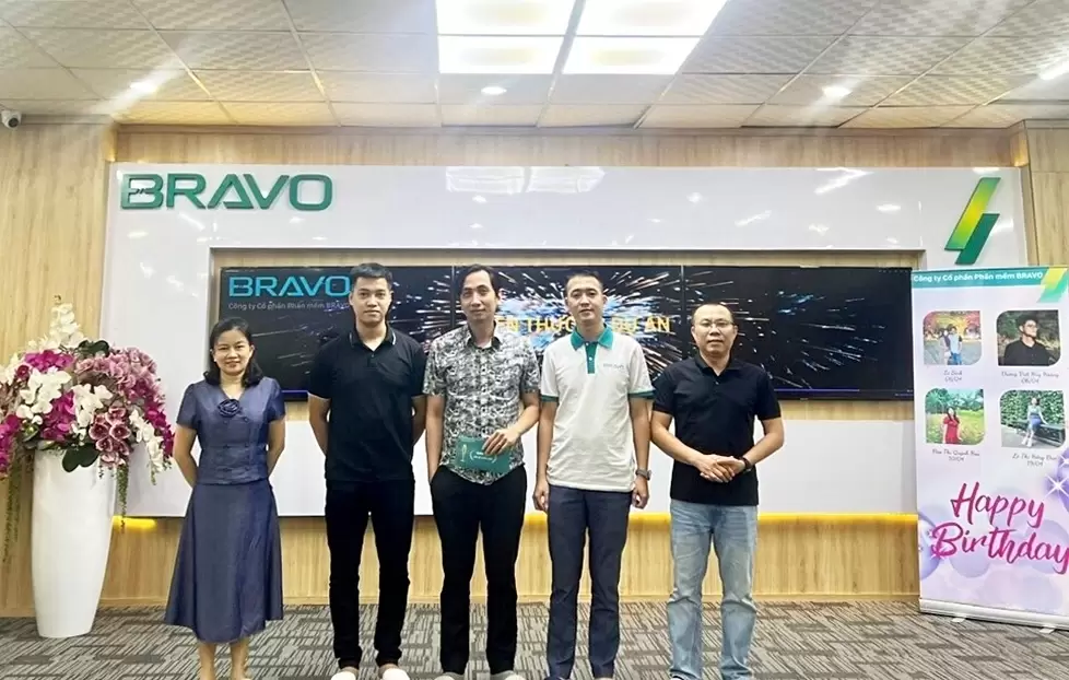 Khen thưởng nóng CBNV triển khai phần mềm ERP cho Công ty TNHH MTV Xây dựng 384