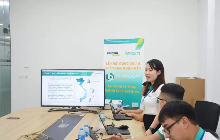 Giới thiệu thành viên Ban dự án và nhiệm vụ chính của buổi kick-off BRAVO ERP tại Hanmi Flexible Vina