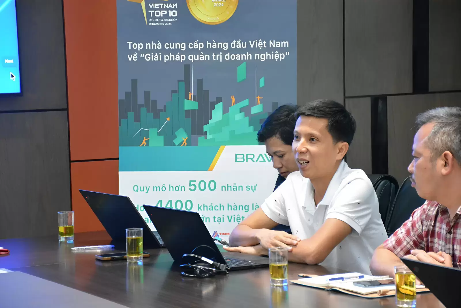 Đại diện BRAVO trình bày tổng kết dự án triển khai tại SCI E&C